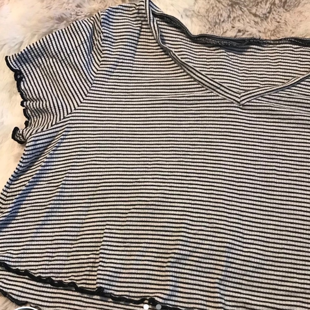 Black& white crop top